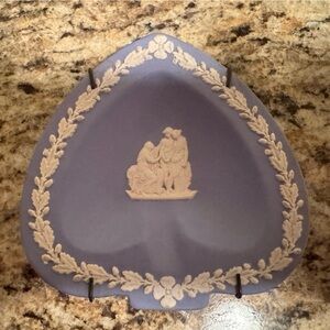 Wedgwood made in England Blue and White ❤️